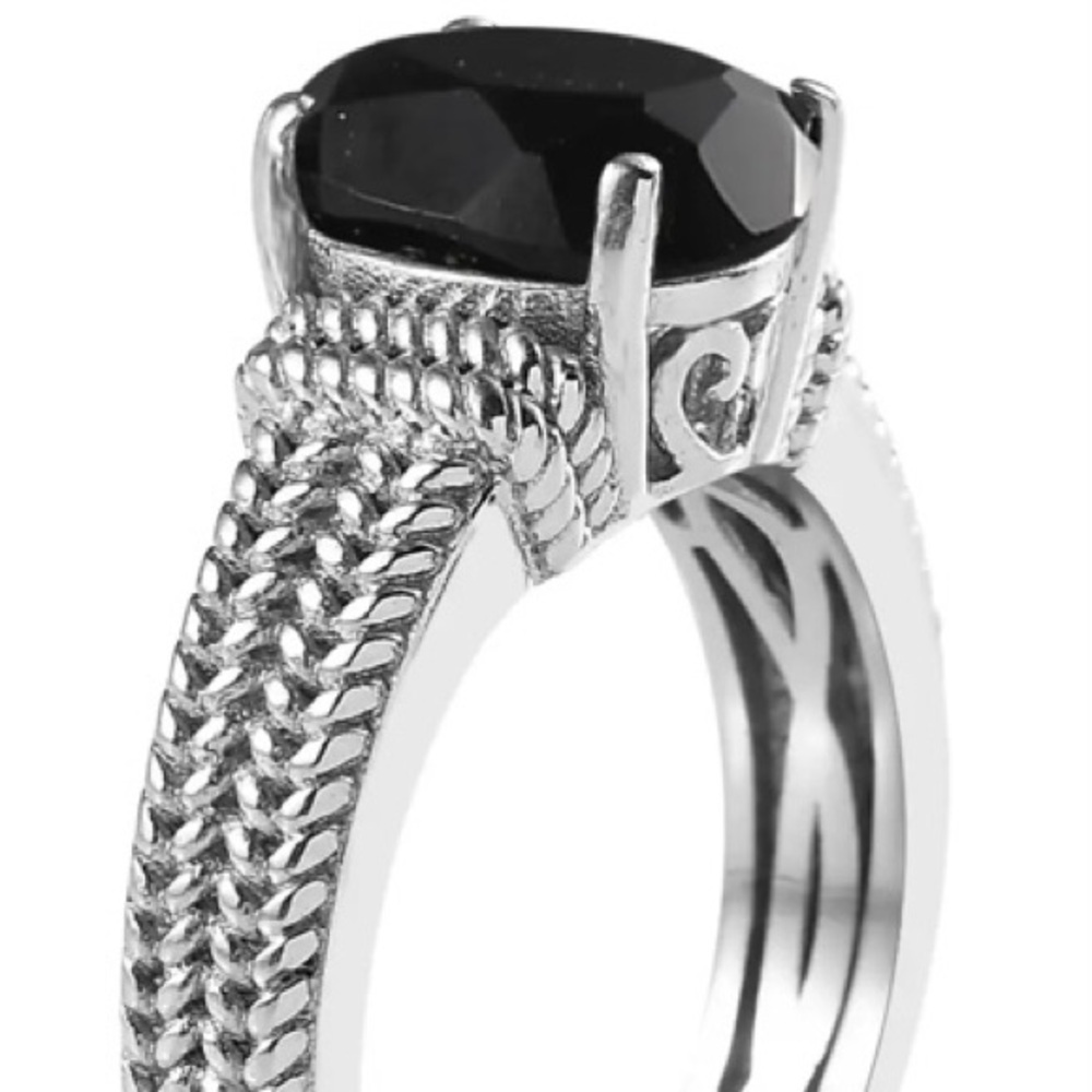 Black spinel ring